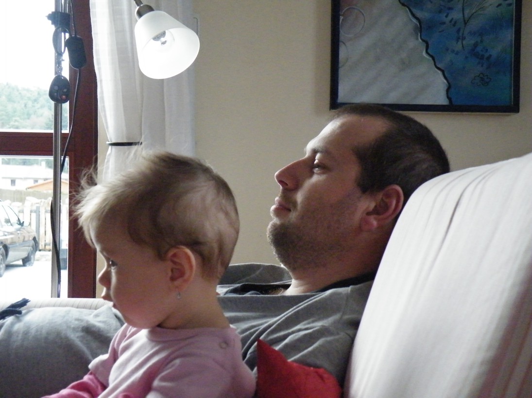 s taťkou koukám na TV - 7 a půl měsíce